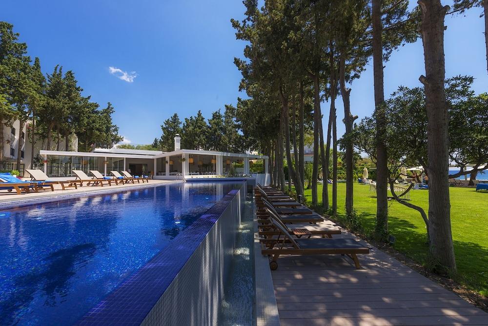 LIV Hotel by Bellazure Akyarlar Buitenkant foto