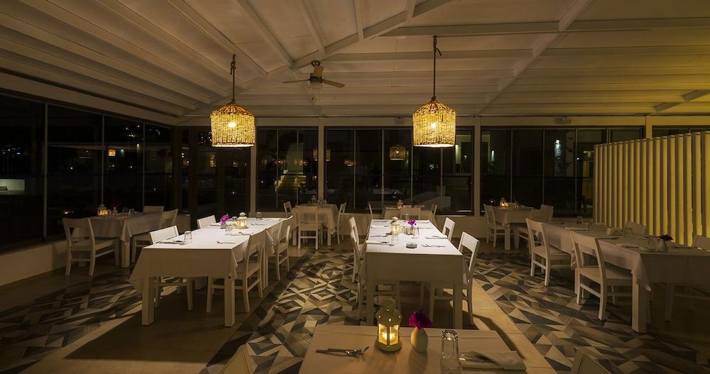 LIV Hotel by Bellazure Akyarlar Buitenkant foto