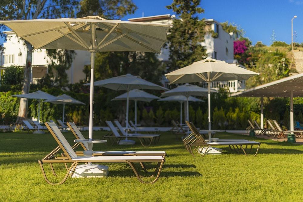 LIV Hotel by Bellazure Akyarlar Buitenkant foto