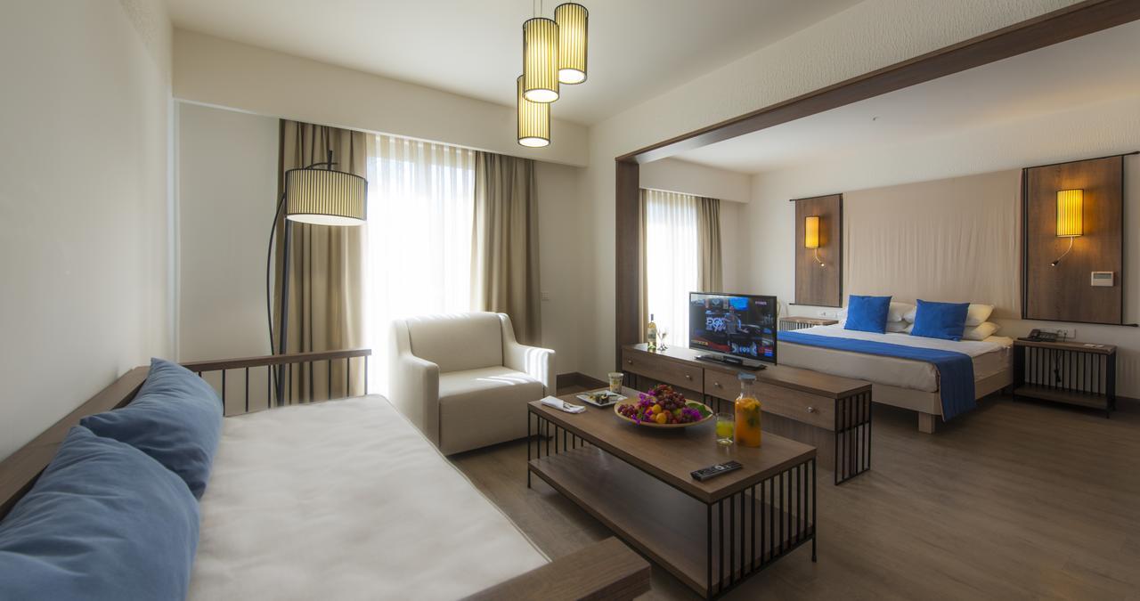 LIV Hotel by Bellazure Akyarlar Buitenkant foto