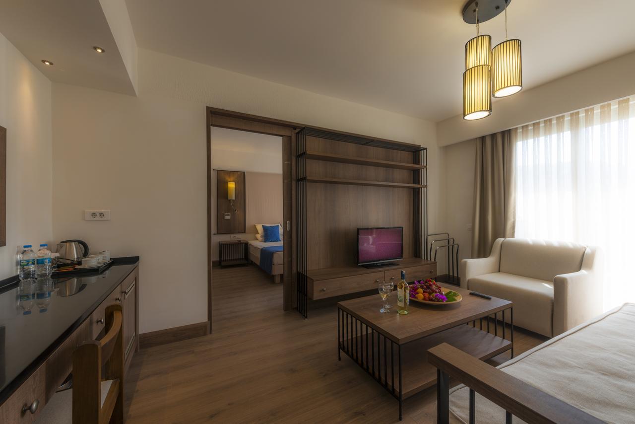 LIV Hotel by Bellazure Akyarlar Buitenkant foto